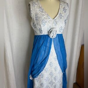 1960s VINTAGE LACE COSTUME GOWN WITH LONG CHIFFON TRAIN MEDIUM